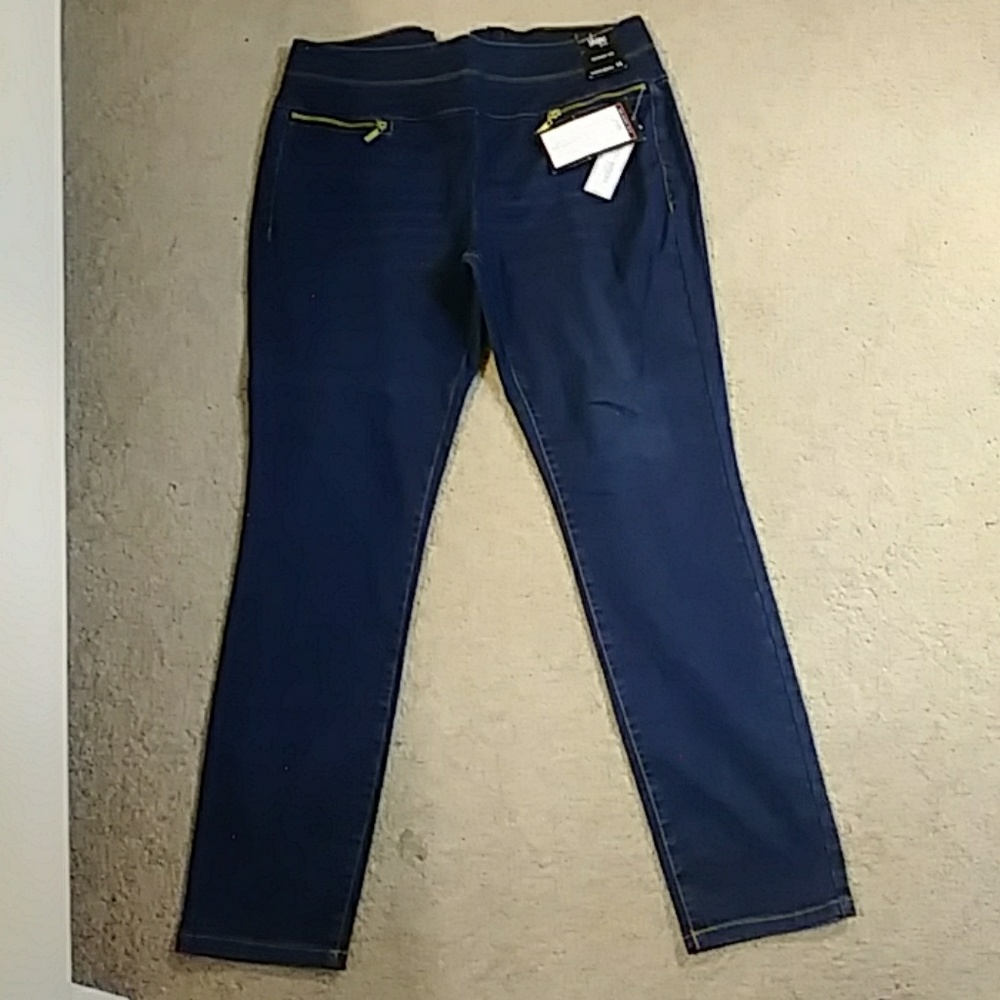 NWT Slimming Dark washed jeggins w\ gold zippers